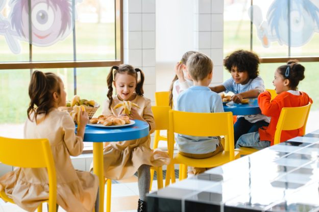 pexels-anastasia-shuraeva-8466771 children eating